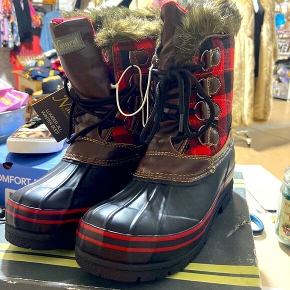 Natural reflections, rain, boots - Picture 1 of 4